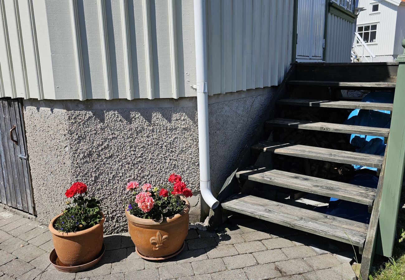 Stuga i Hälleviksstrand - Västkusthus 50m från hamnen i Edshultshall | SE09108