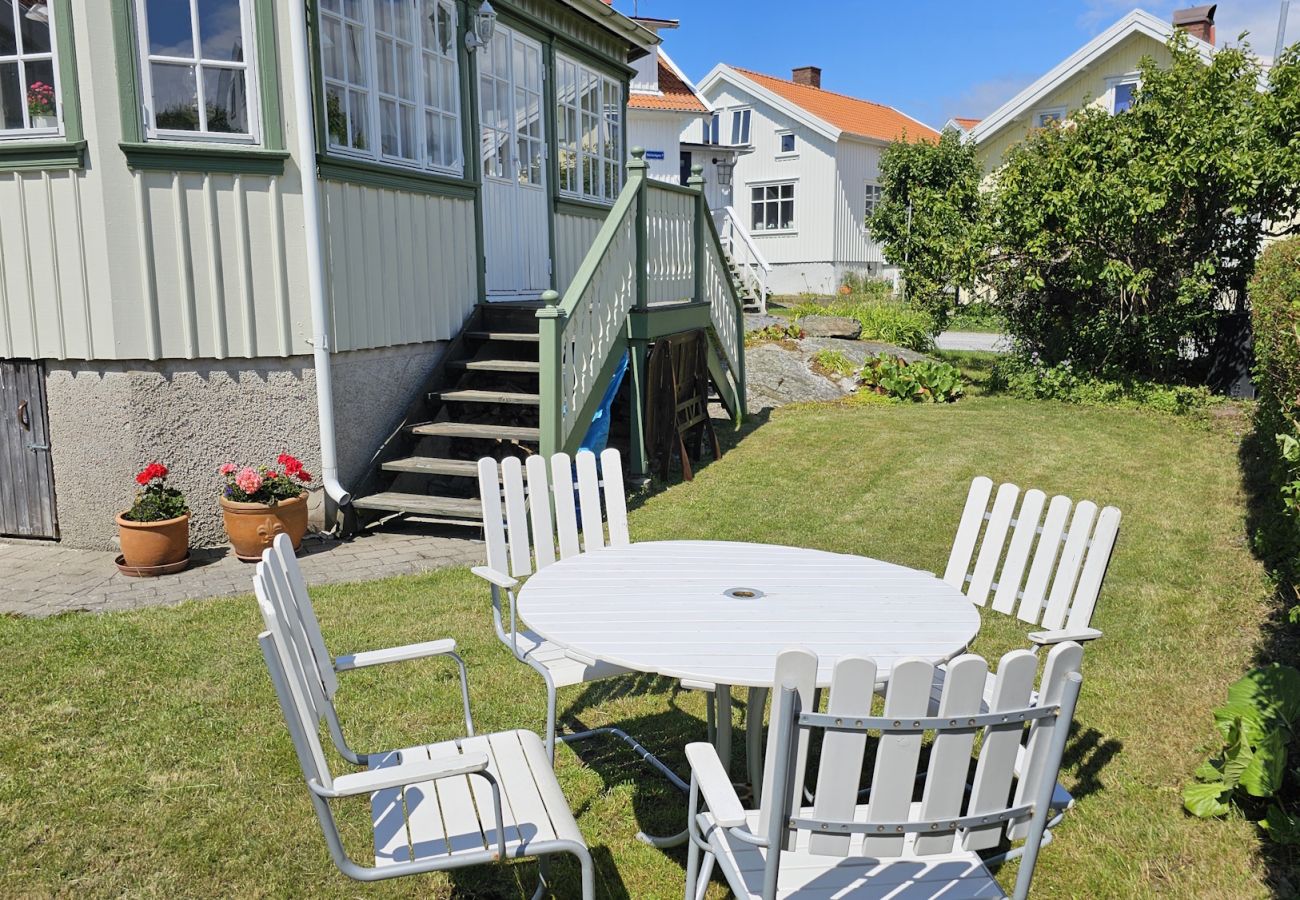 Stuga i Hälleviksstrand - Västkusthus 50m från hamnen i Edshultshall | SE09108