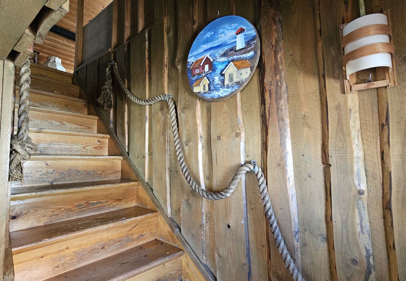 Stuga i Hälleviksstrand - Västkusthus 50m från hamnen i Edshultshall | SE09108