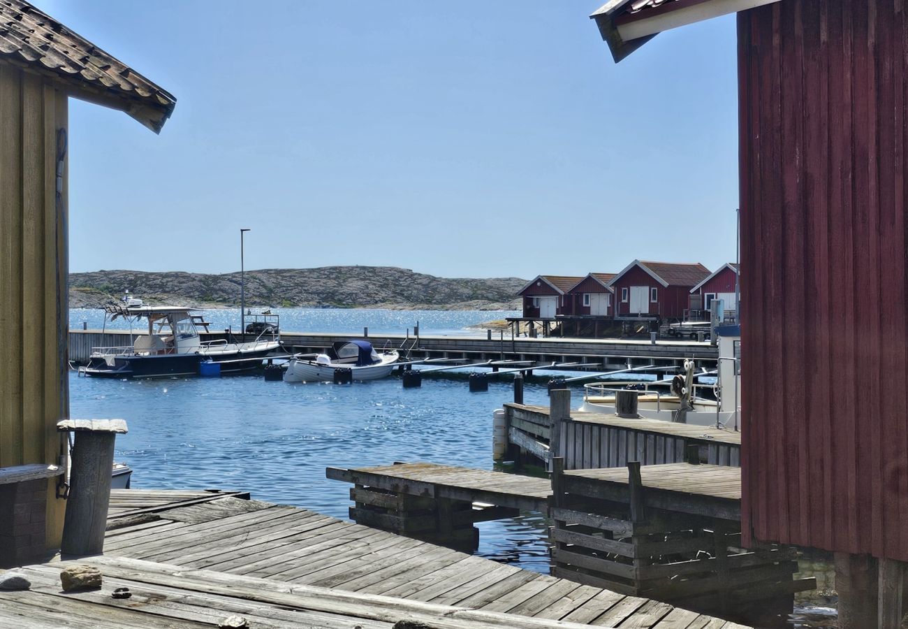 Stuga i Hälleviksstrand - Västkusthus 50m från hamnen i Edshultshall | SE09108