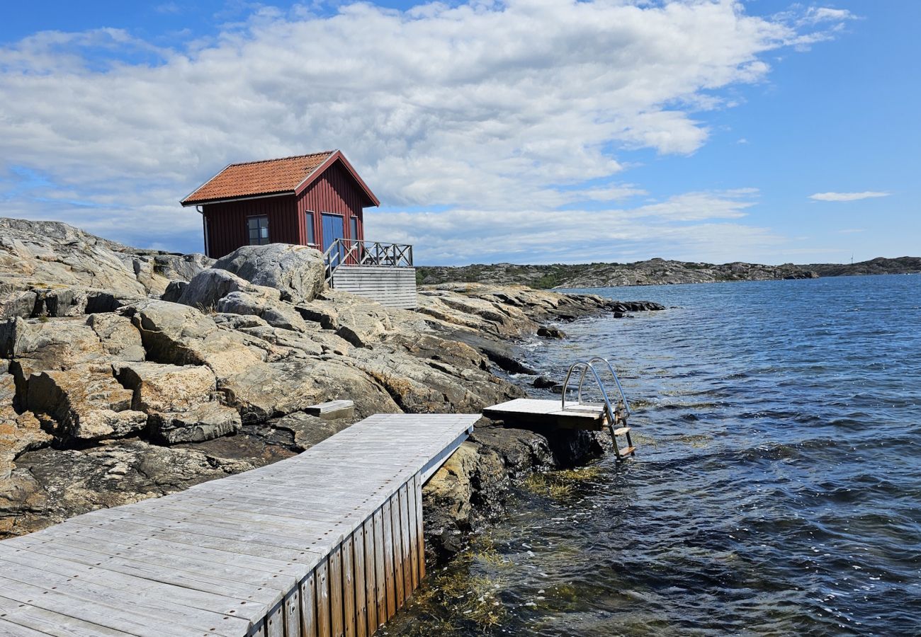 Stuga i Hälleviksstrand - Västkusthus 50m från hamnen i Edshultshall | SE09108