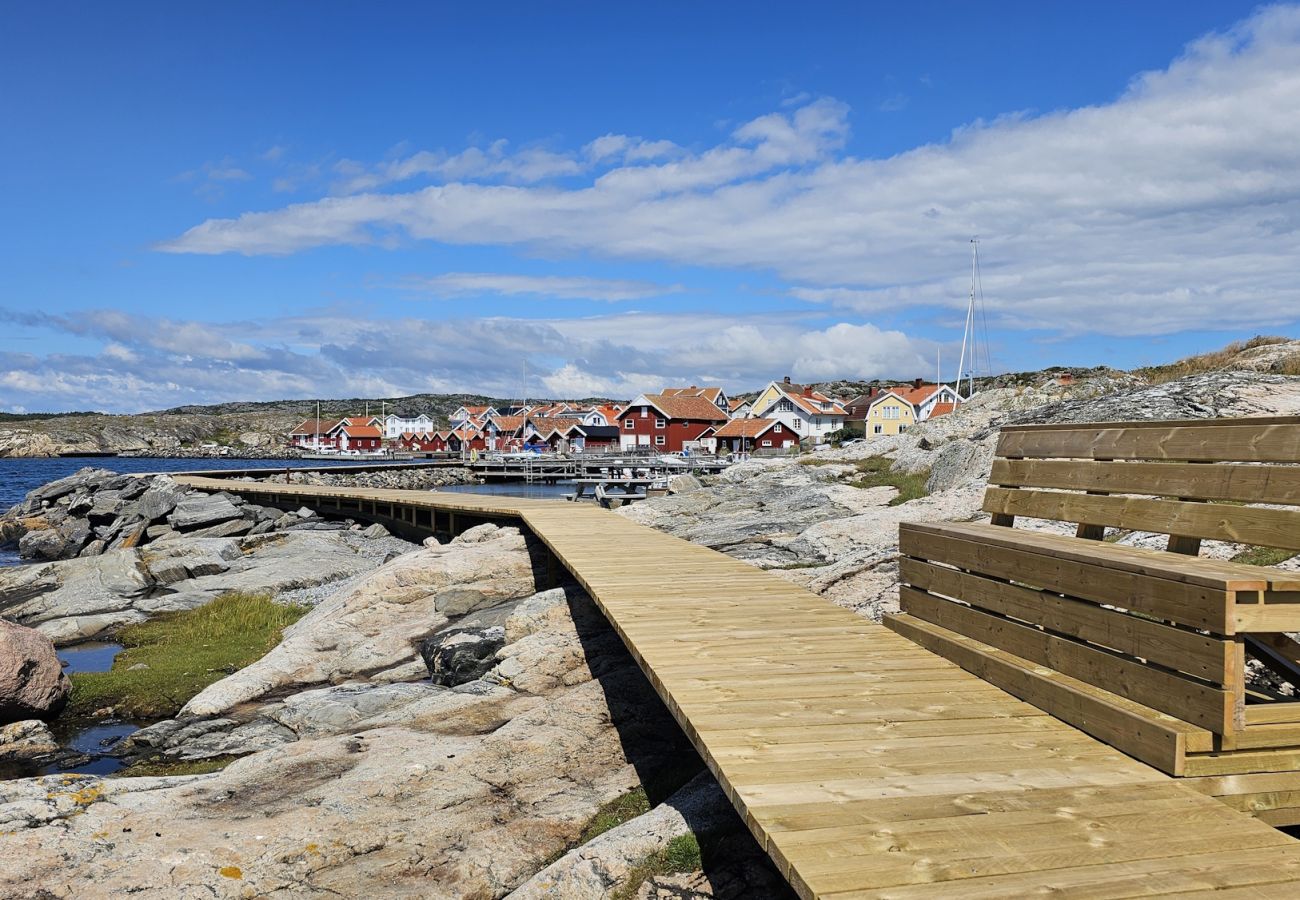 Stuga i Hälleviksstrand - Västkusthus 50m från hamnen i Edshultshall | SE09108