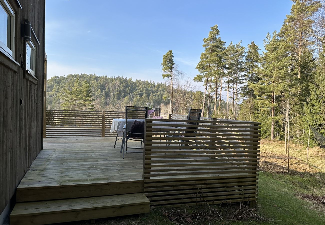 Lanthus i Henån - Nybyggd stuga i lantlig idyll nära hav och bad | SE09110