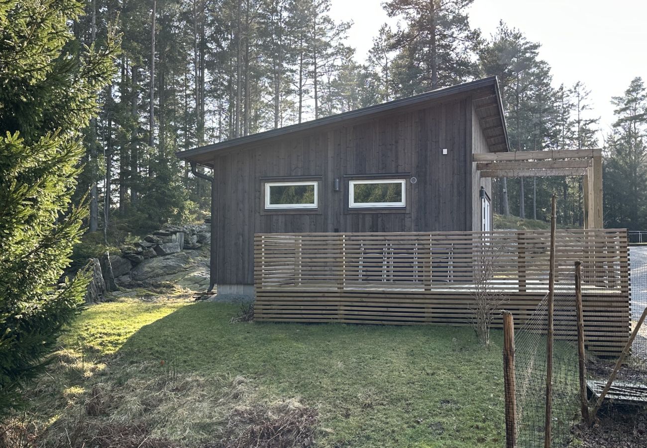 Lanthus i Henån - Nybyggd stuga i lantlig idyll nära hav och bad | SE09110