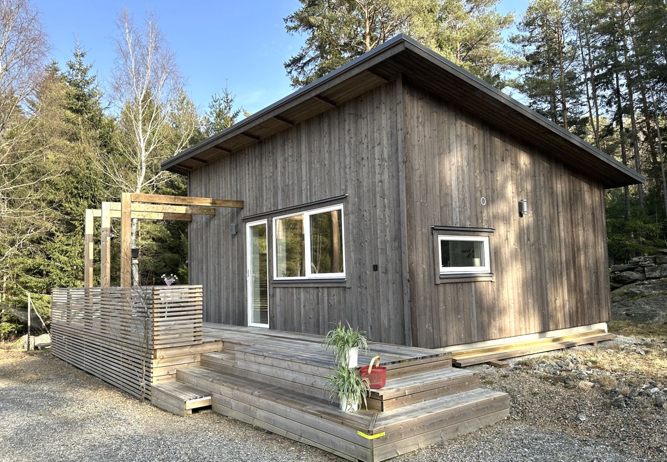 Lanthus i Henån - Nybyggd stuga i lantlig idyll nära hav och bad | SE09110