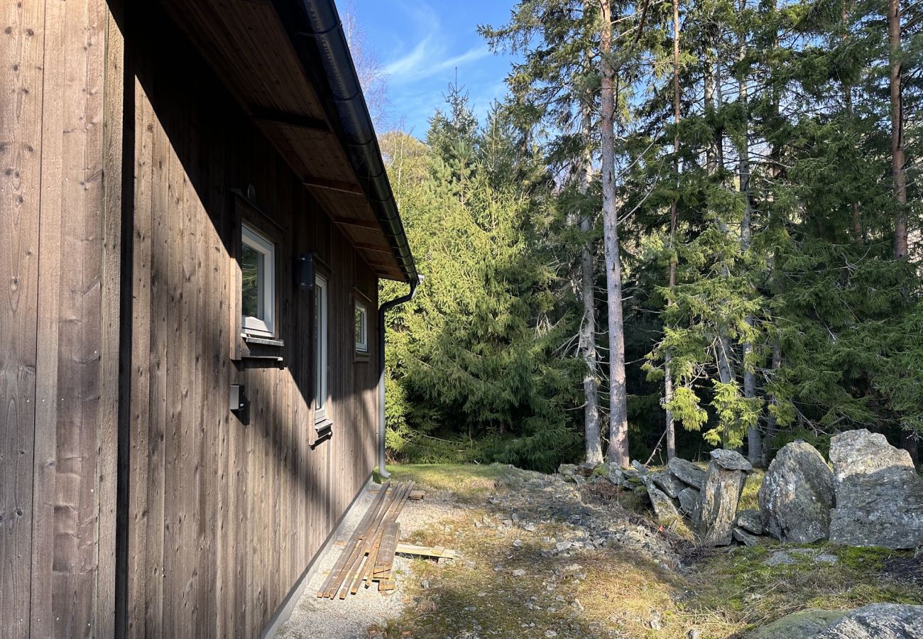 Lanthus i Henån - Nybyggd stuga i lantlig idyll nära hav och bad | SE09110