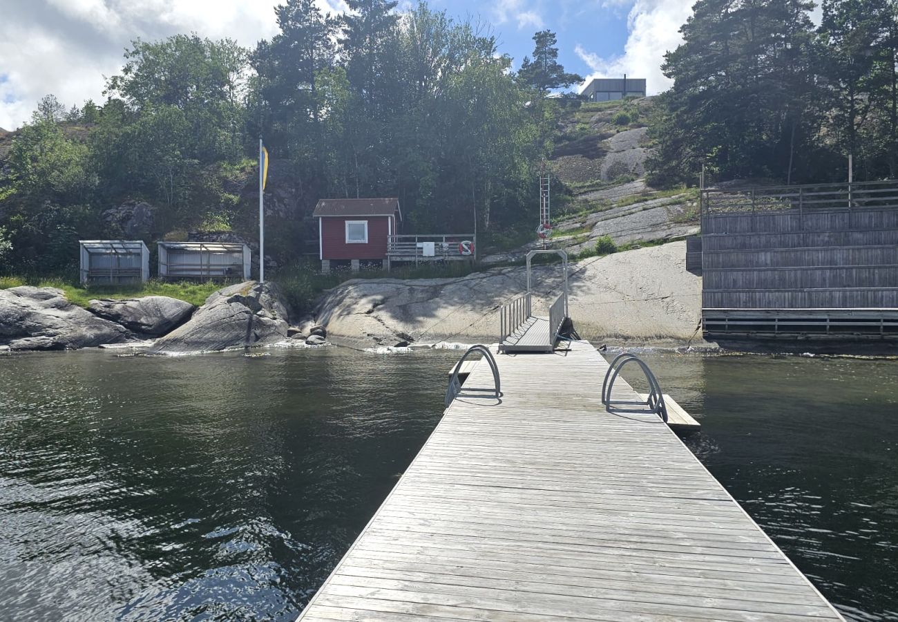 Lanthus i Henån - Nybyggd stuga i lantlig idyll nära hav och bad | SE09110