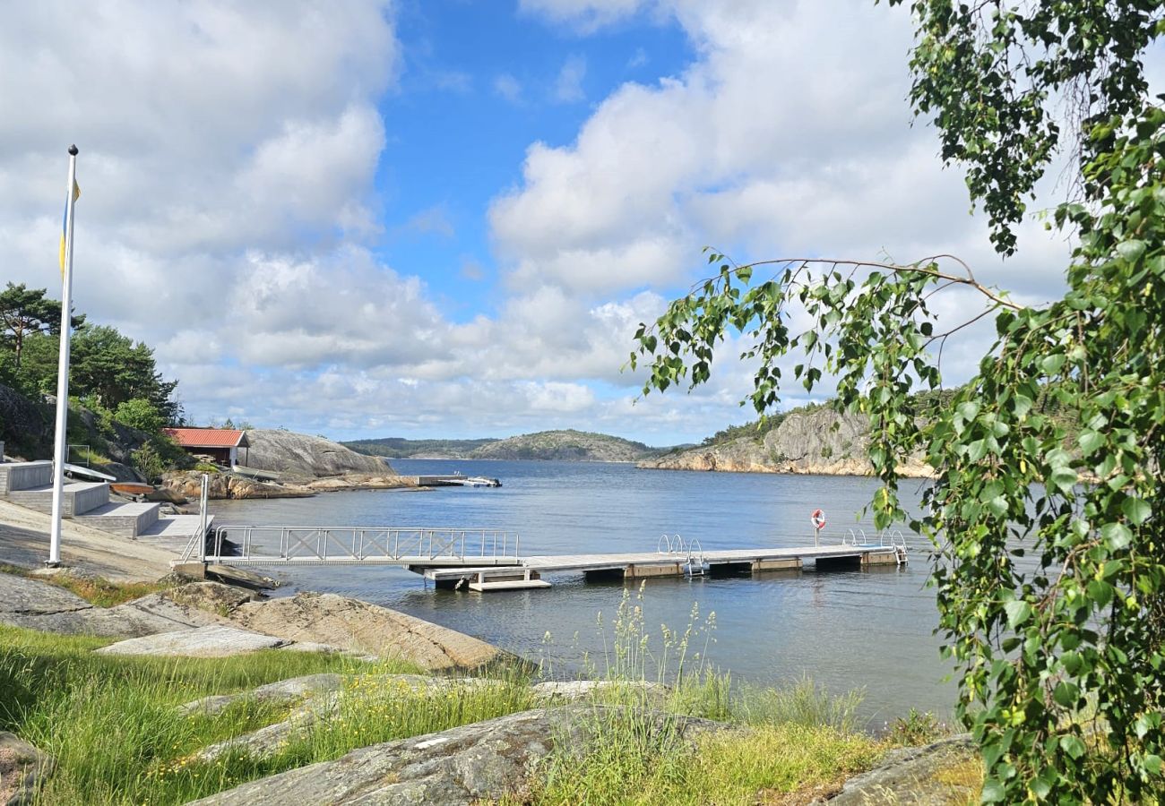 Lanthus i Henån - Nybyggd stuga i lantlig idyll nära hav och bad | SE09110