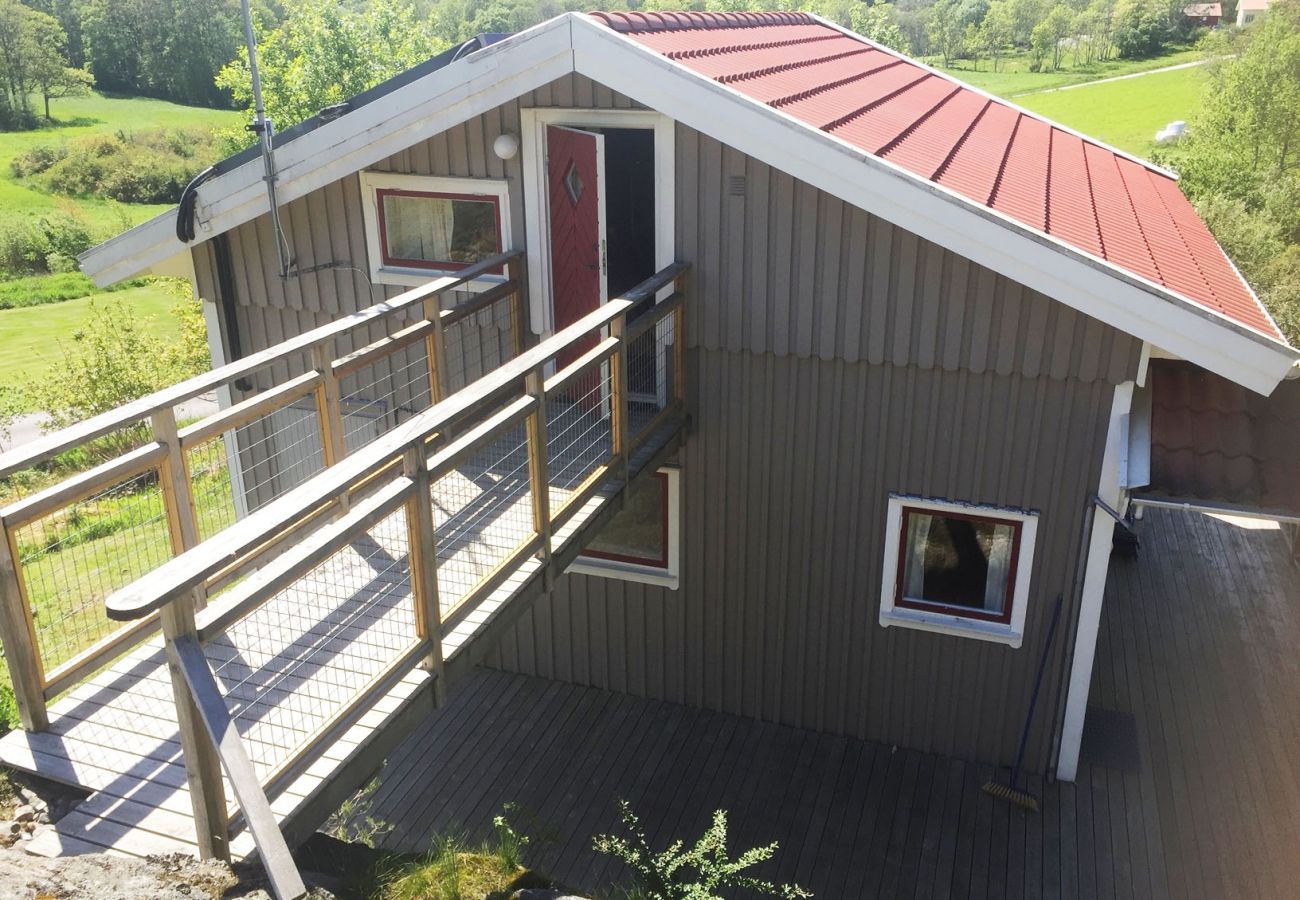 Stuga i Nösund - Fräsch och trevlig stuga, nära badorten Nösund  SE09111