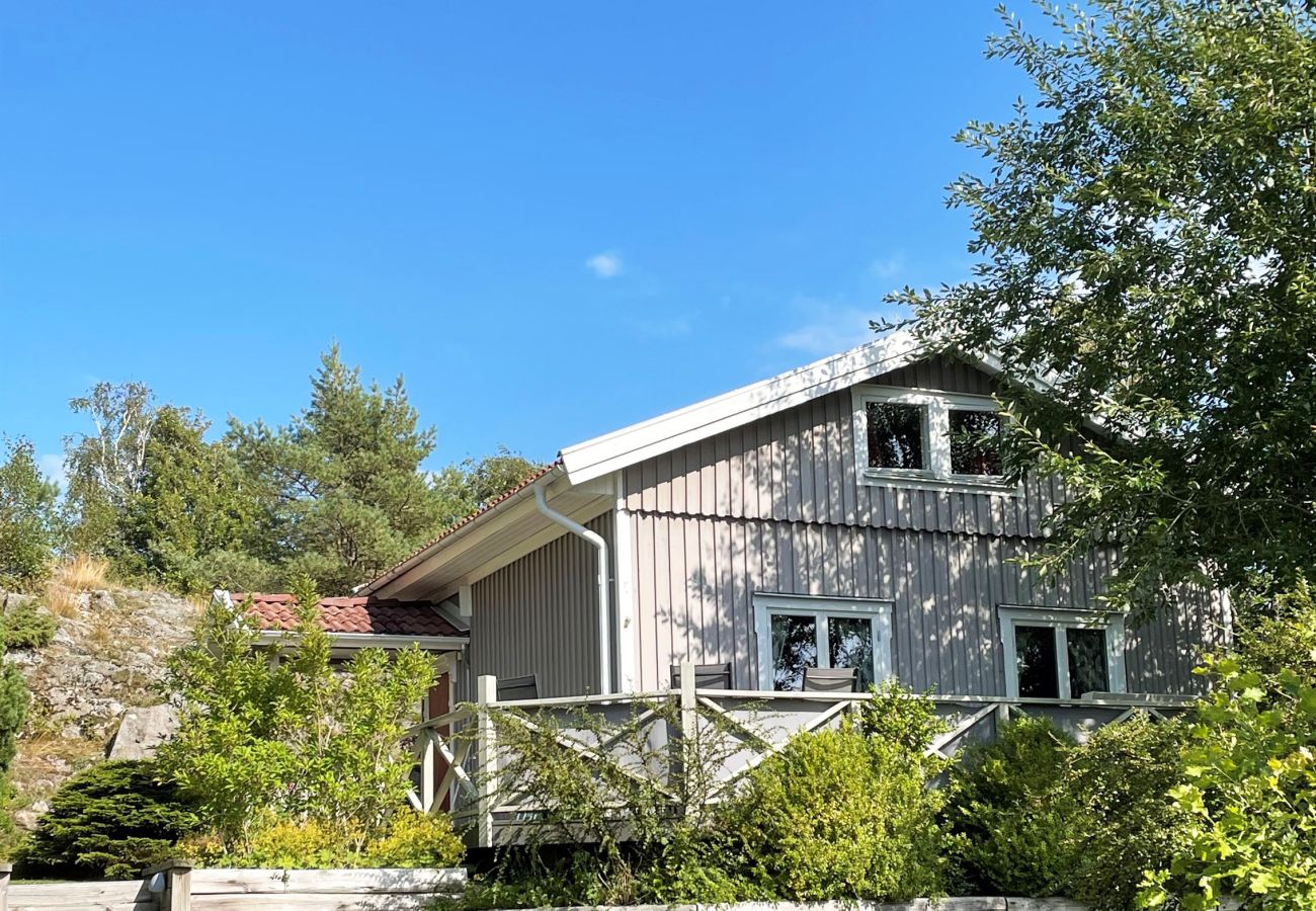 Stuga i Nösund - Fräsch och trevlig stuga, nära badorten Nösund  SE09111