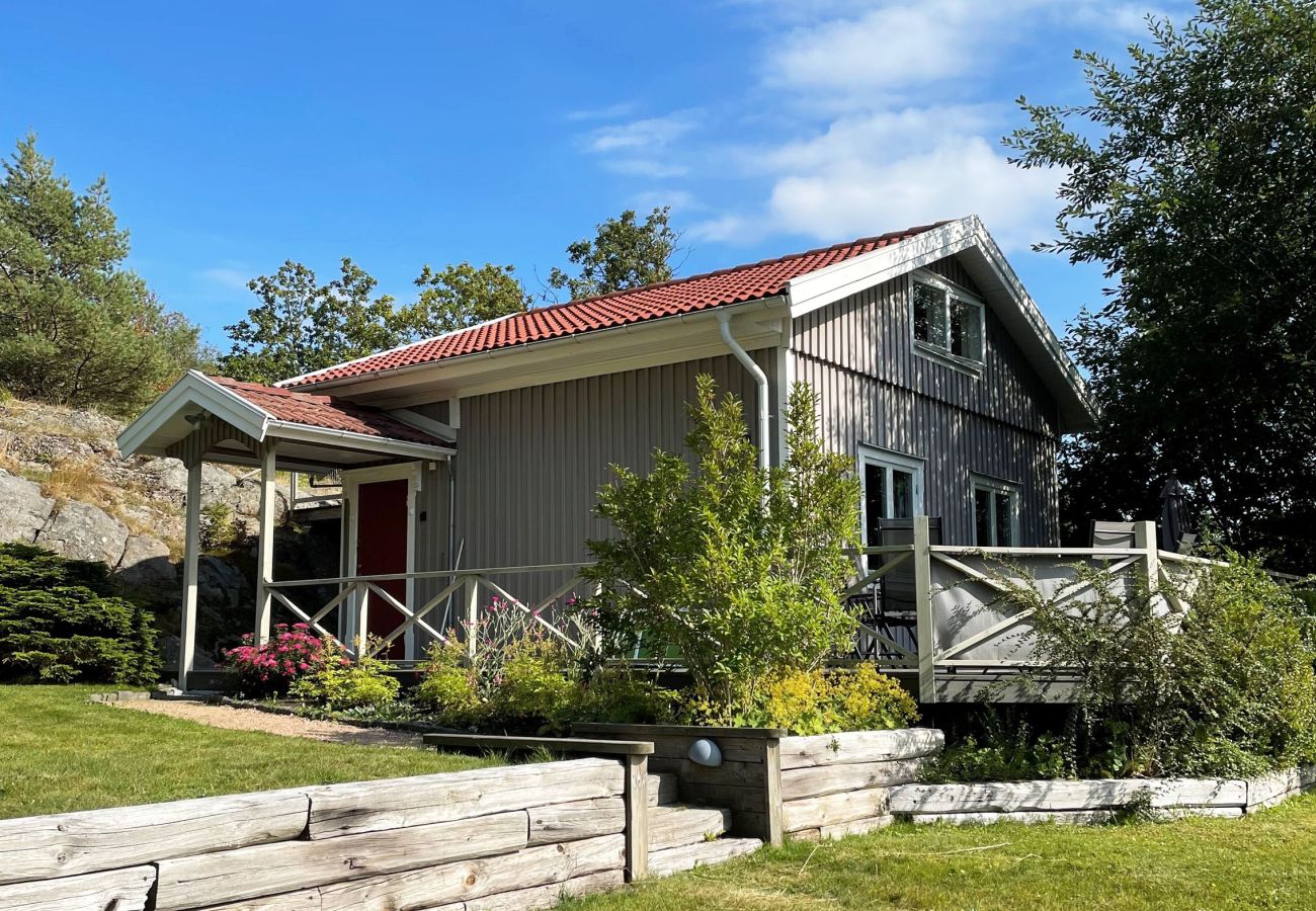 Stuga i Nösund - Fräsch och trevlig stuga, nära badorten Nösund  SE09111