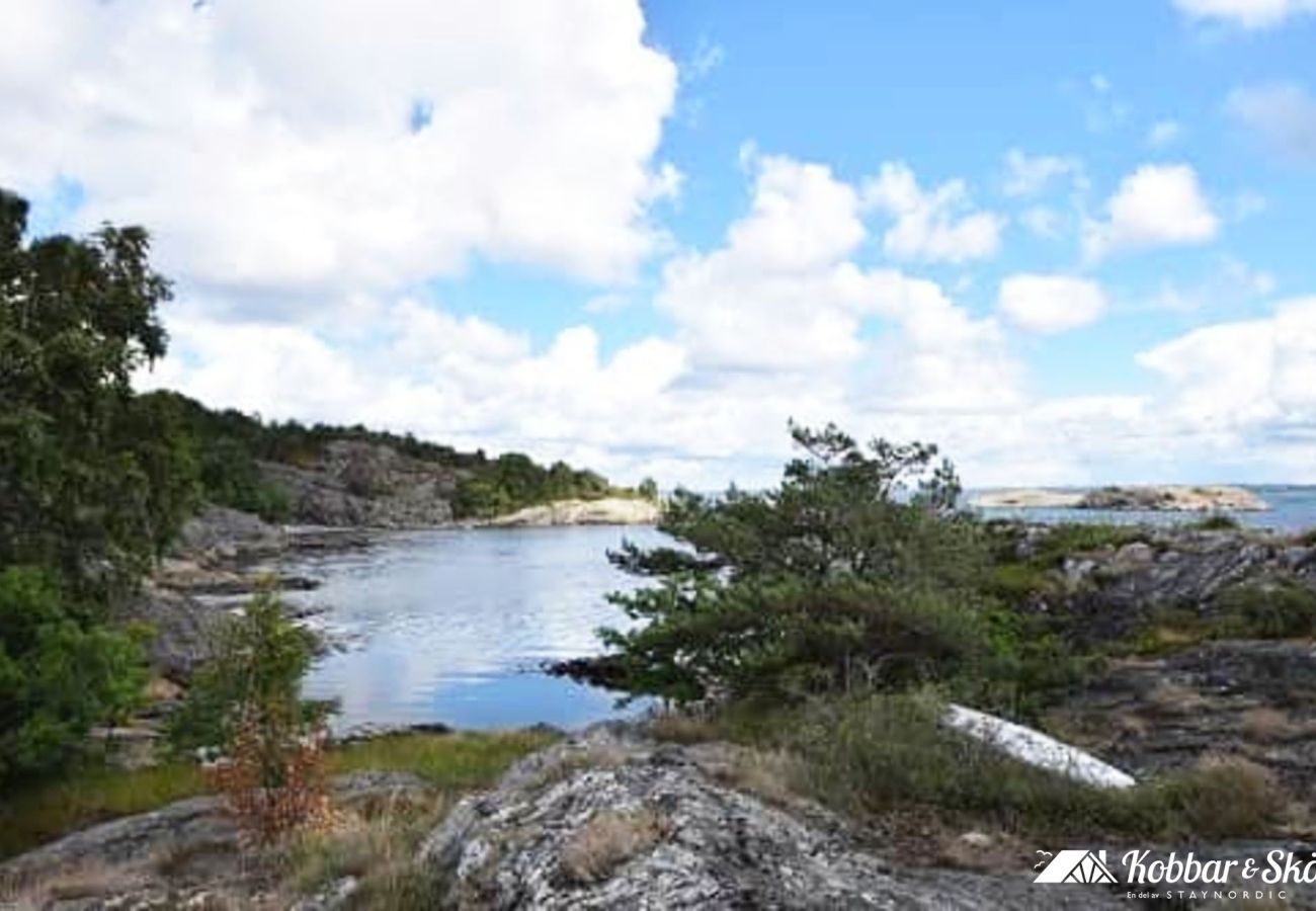 Stuga i Fagerfjäll - Med skogen precis intill får du en fridfull semester på Tjörn.   SE09118