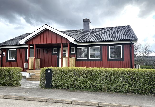 Stuga i Henån - Villa i Henån med jacuzzi, bastu & uterum | SE09119 Stuga i Henån - Villa i Henån med jacuzzi, bastu & uterum | SE09119