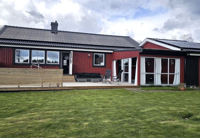 Stuga i Henån - Villa i Henån med jacuzzi, bastu & uterum | SE09119 Stuga i Henån - Villa i Henån med jacuzzi, bastu & uterum | SE09119
