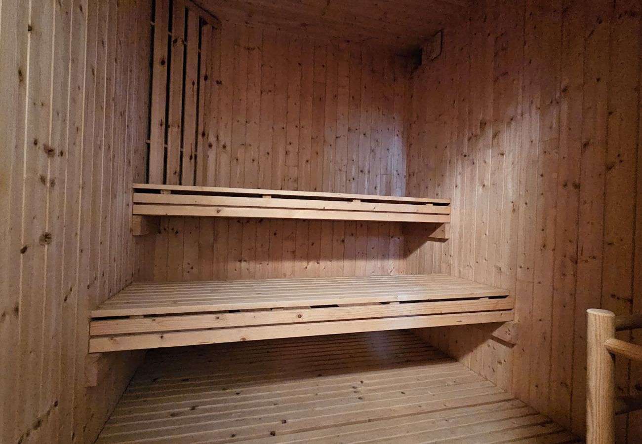 Stuga i Henån - Villa i Henån med jacuzzi, bastu & uterum | SE09119