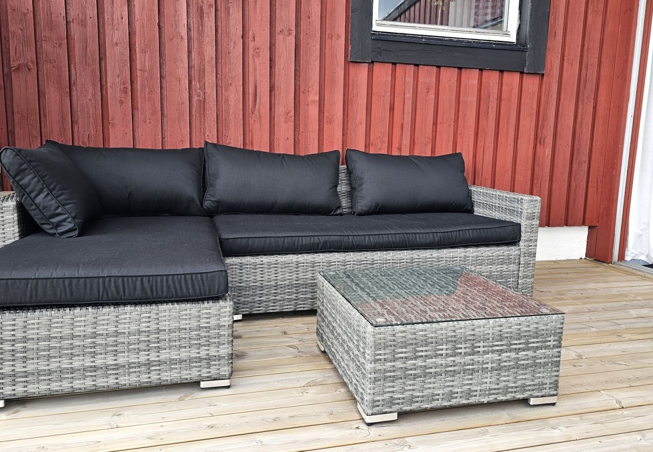 Stuga i Henån - Villa i Henån med jacuzzi, bastu & uterum | SE09119