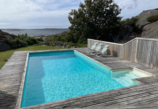 Stuga i Hjälteby - Arkitektritad villa med pool, bastu och havsutsikt på Mjörn| SE09124 Stuga i Hjälteby - Arkitektritad villa med pool, bastu och havsutsikt på Mjörn| SE09124