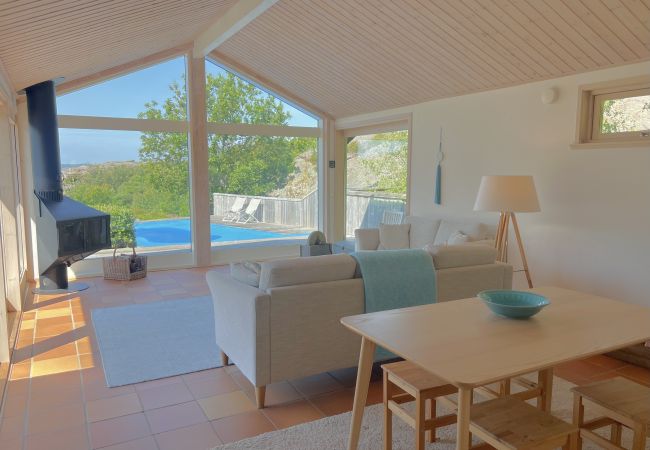 Stuga i Hjälteby - Arkitektritad villa med pool, bastu och havsutsikt på Mjörn| SE09124 Stuga i Hjälteby - Arkitektritad villa med pool, bastu och havsutsikt på Mjörn| SE09124