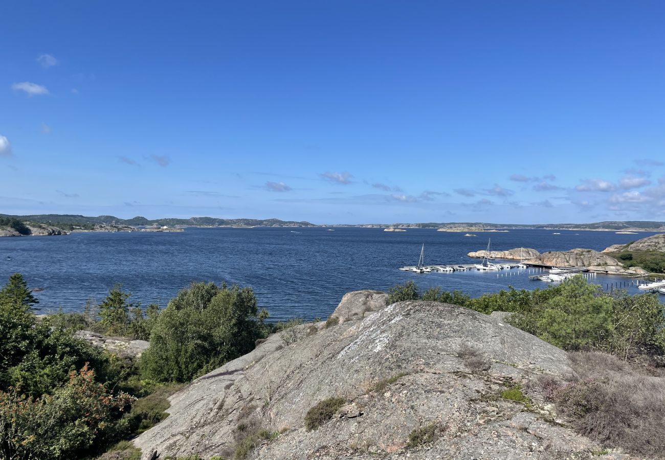 Stuga i Hjälteby - Arkitektritad villa med pool, bastu och havsutsikt på Mjörn| SE09124