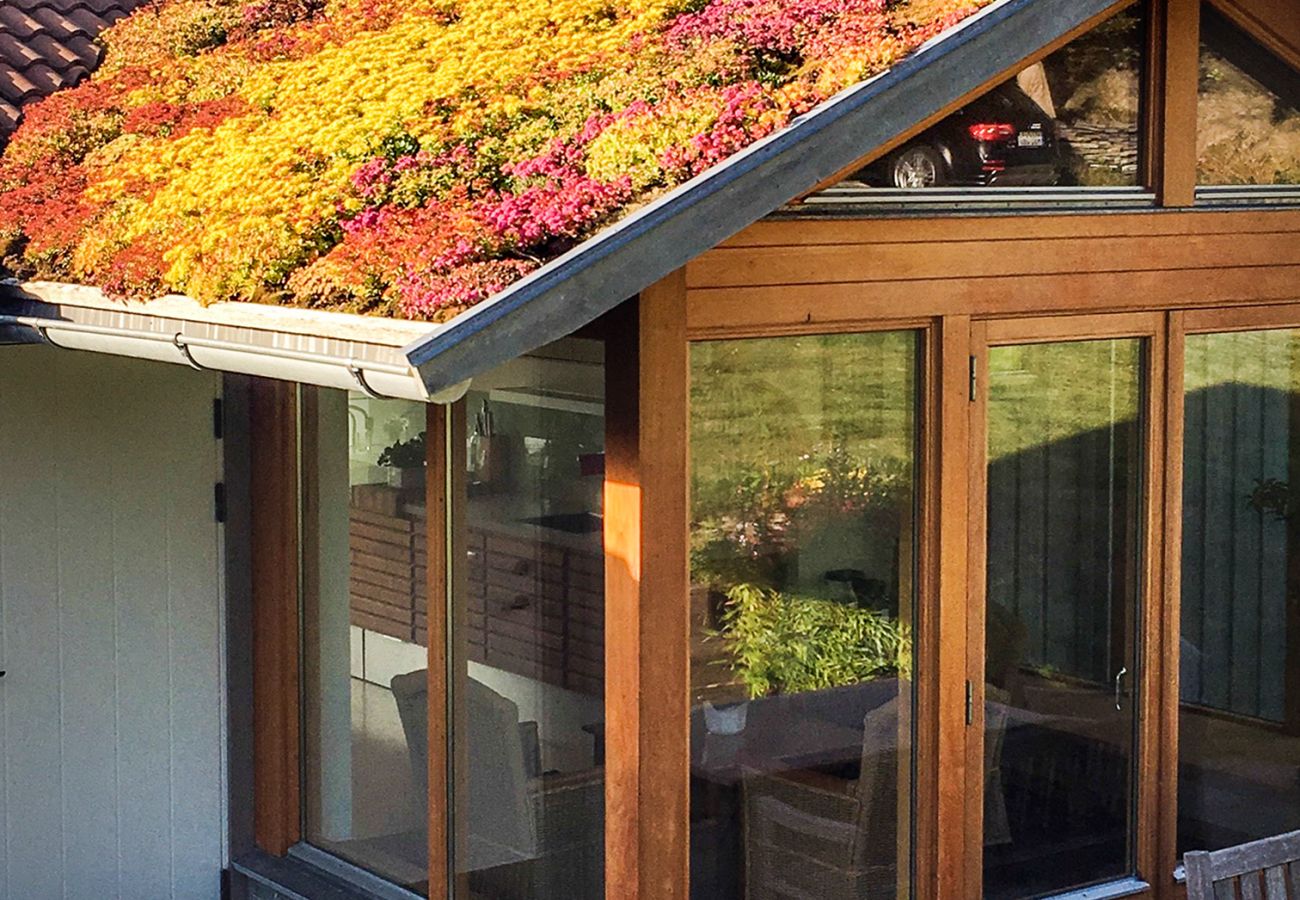 Stuga i Hjälteby - Arkitektritad villa med pool, bastu och havsutsikt på Mjörn| SE09124