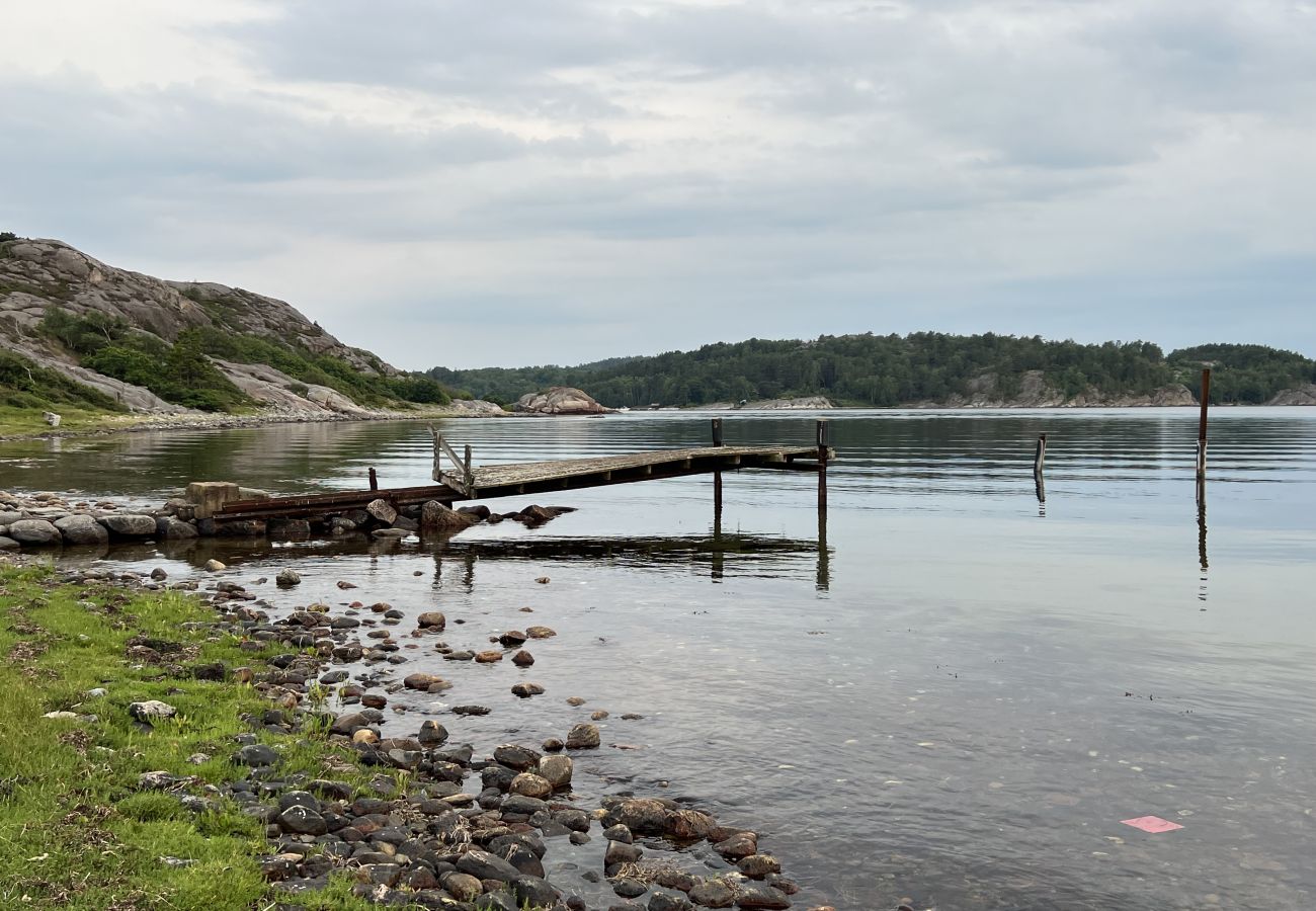 Stuga i Hjälteby - Arkitektritad villa med pool, bastu och havsutsikt på Mjörn| SE09124