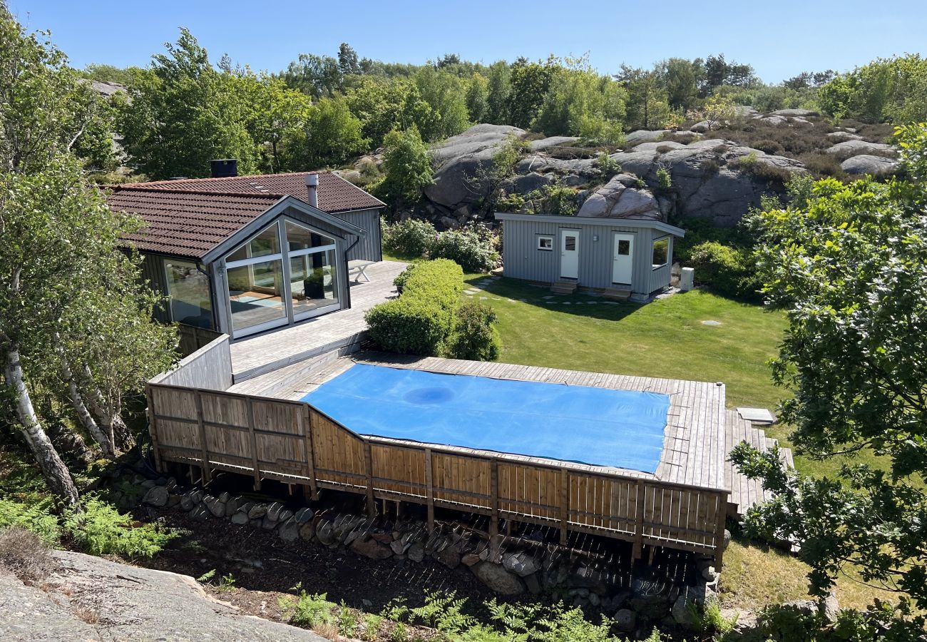 Stuga i Hjälteby - Arkitektritad villa med pool, bastu och havsutsikt på Mjörn| SE09124