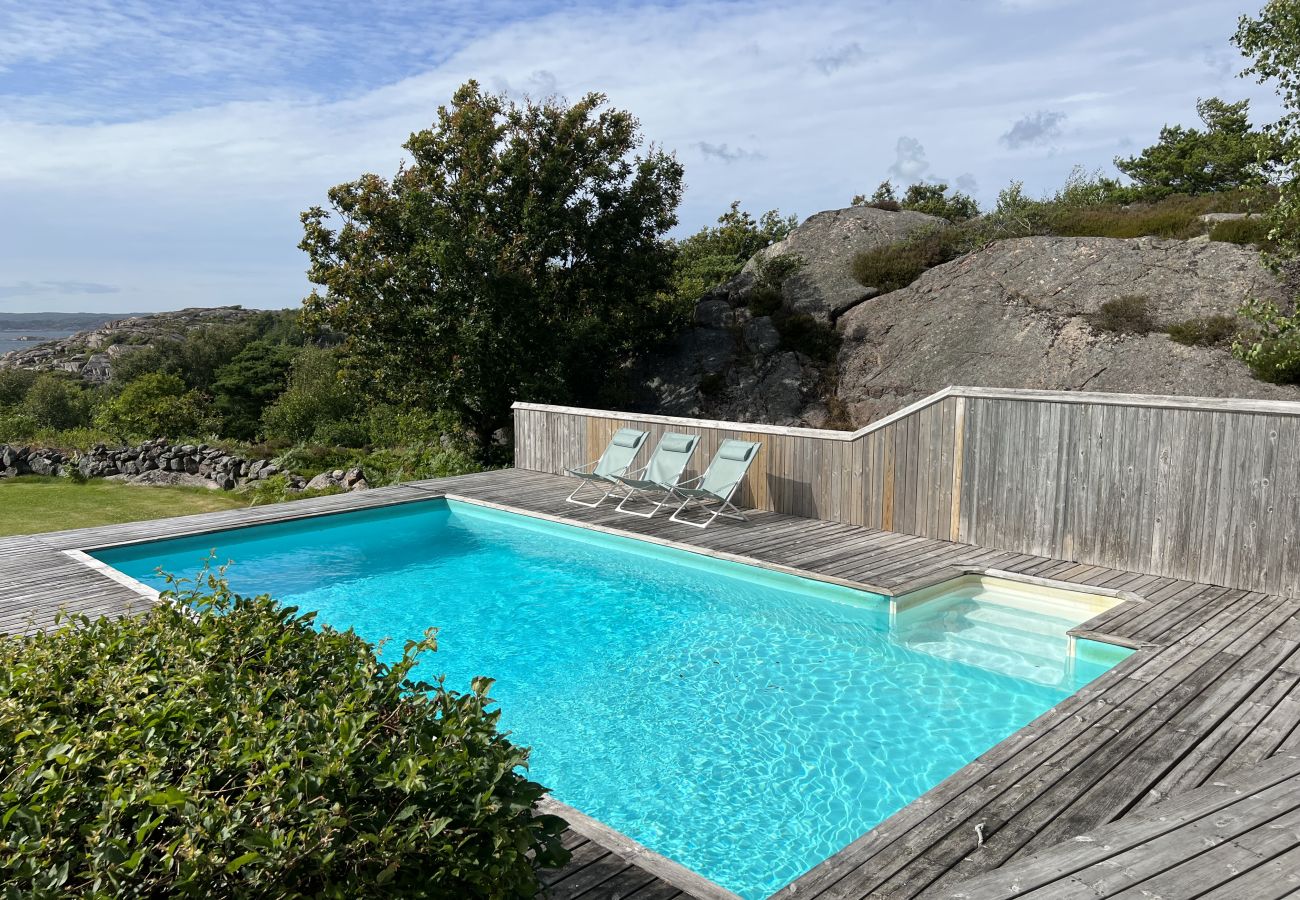 Stuga i Hjälteby - Arkitektritad villa med pool, bastu och havsutsikt på Mjörn| SE09124