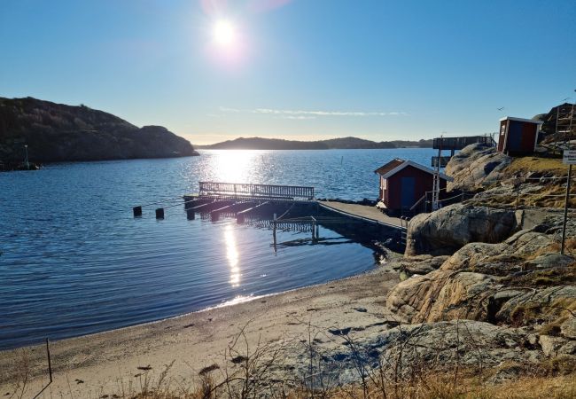 Stuga i Ellös - Panoramautsikt på Ellös topp med 500 m till havet | SE09125 Stuga i Ellös - Panoramautsikt på Ellös topp med 500 m till havet | SE09125