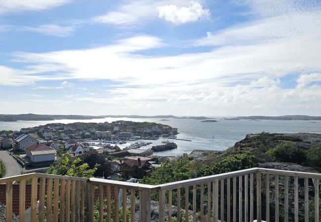 Stuga i Ellös - Panoramautsikt på Ellös topp med 500 m till havet | SE09125 Stuga i Ellös - Panoramautsikt på Ellös topp med 500 m till havet | SE09125