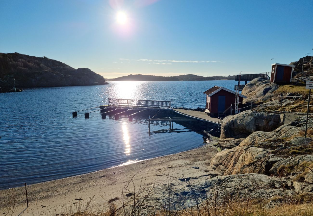Stuga i Ellös - Panoramautsikt på Ellös topp med 500 m till havet | SE09125