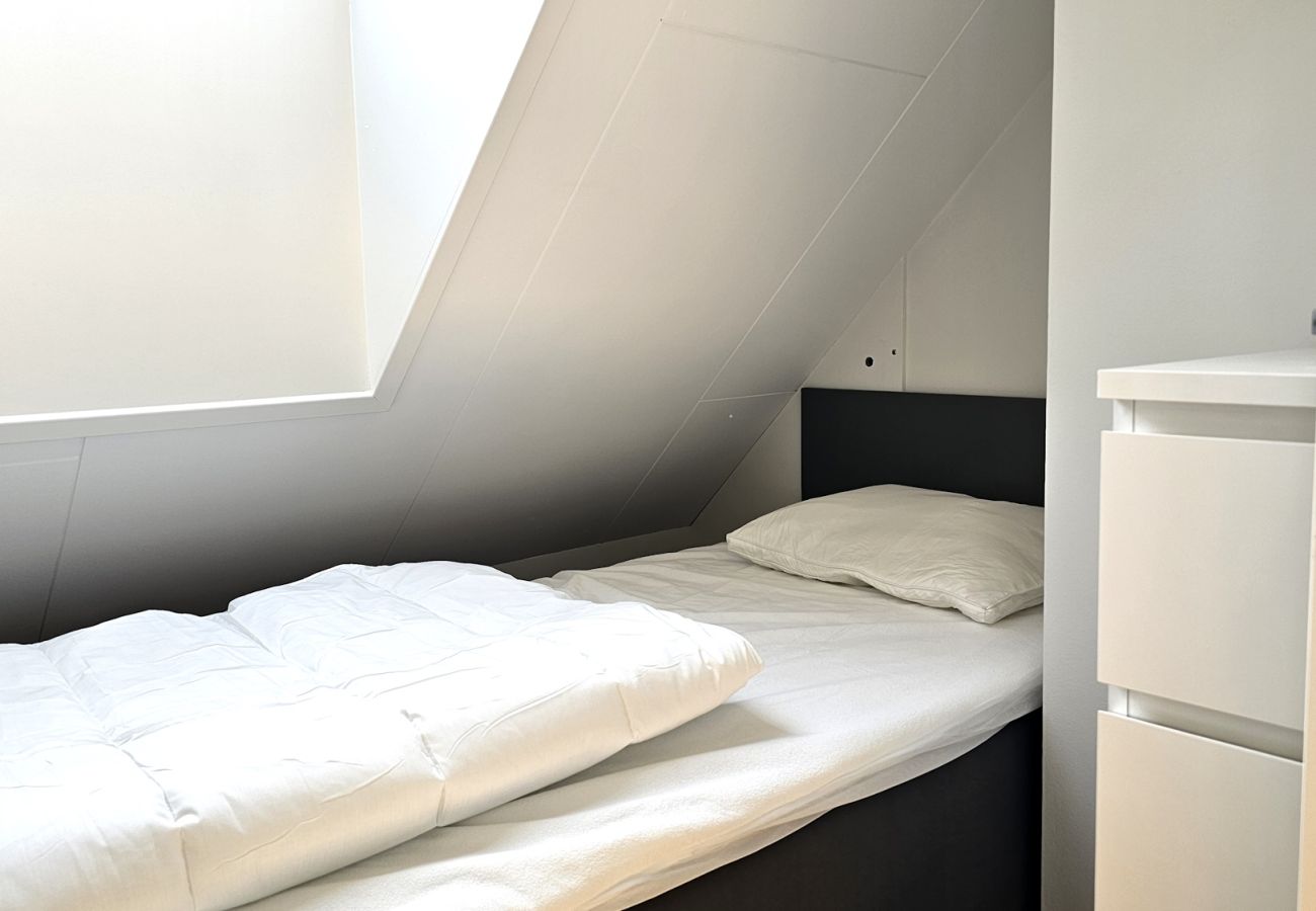 Stuga i Varekil - Havsnära semesterparadis på Rossön, Orust | SE09126