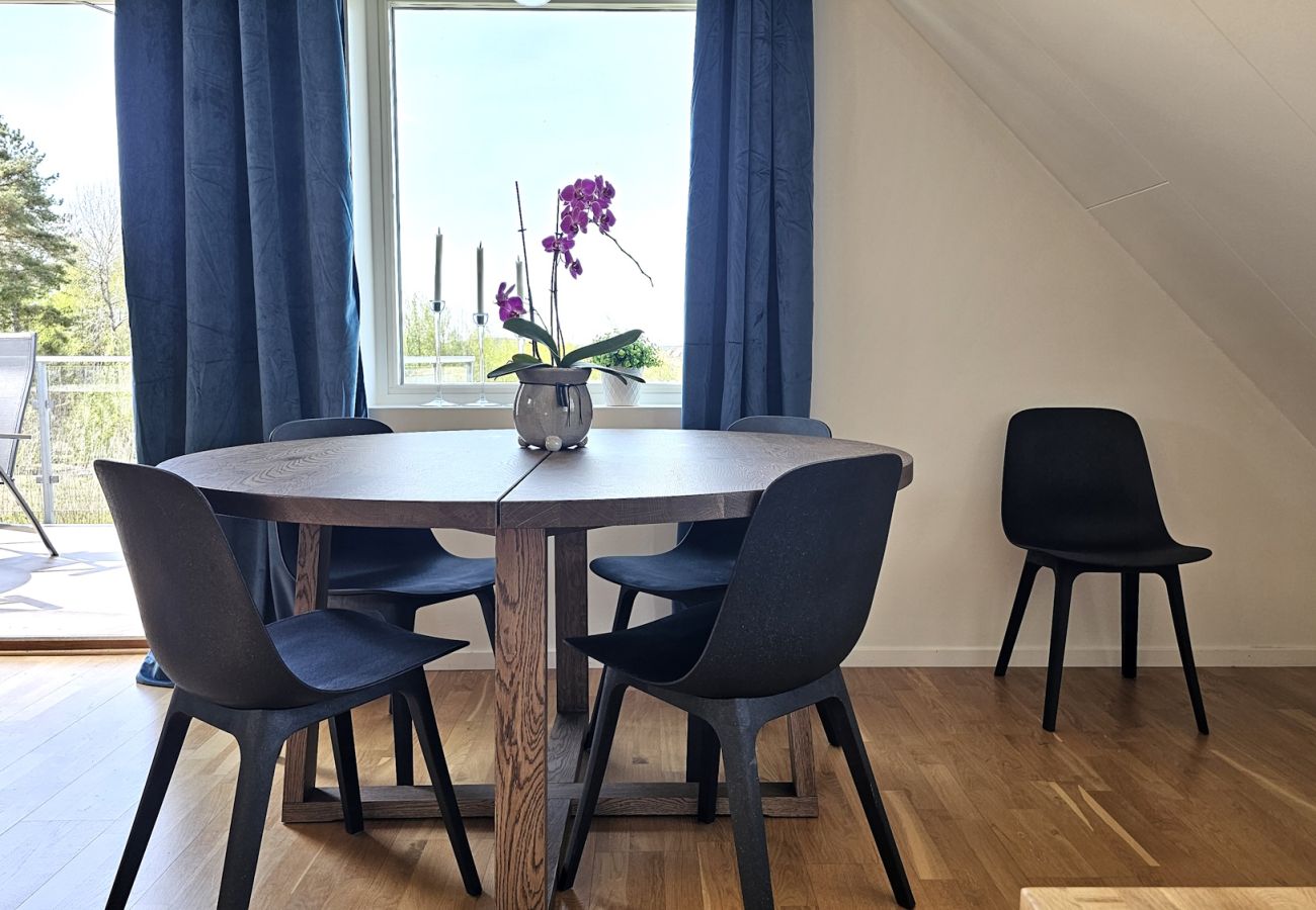 Stuga i Varekil - Havsnära semesterparadis på Rossön, Orust | SE09126