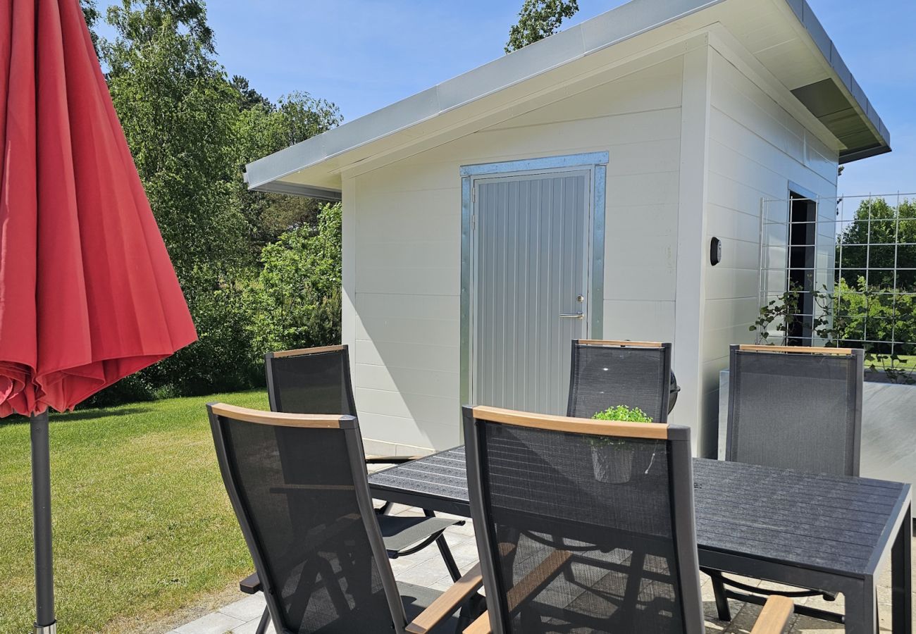 Stuga i Varekil - Havsnära semesterparadis på Rossön, Orust | SE09126