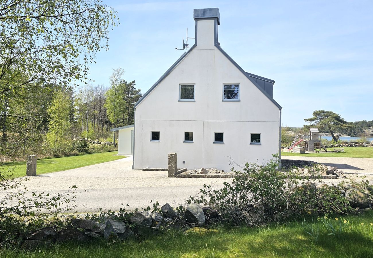 Stuga i Varekil - Havsnära semesterparadis på Rossön, Orust | SE09126