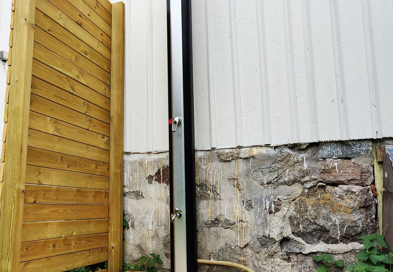 Stuga i Nösund - Simons stuga med strandkant i Boxvik, Orust | SE09128