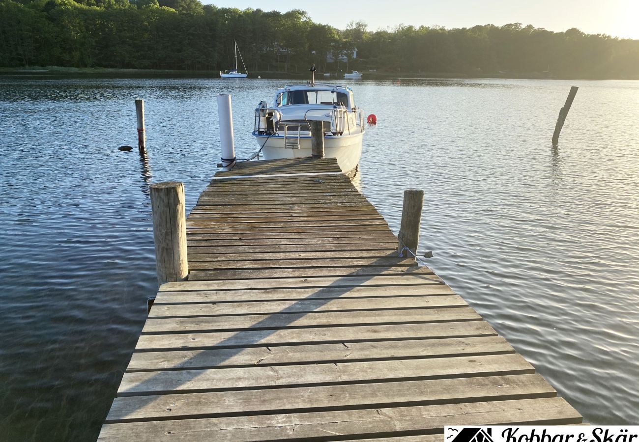 Stuga i Nösund - Simons stuga med strandkant i Boxvik, Orust | SE09128