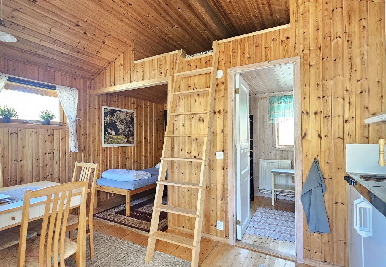 Stuga i Varekil - Mysig stuga på ljuvliga Rossö, Orust | SE09130
