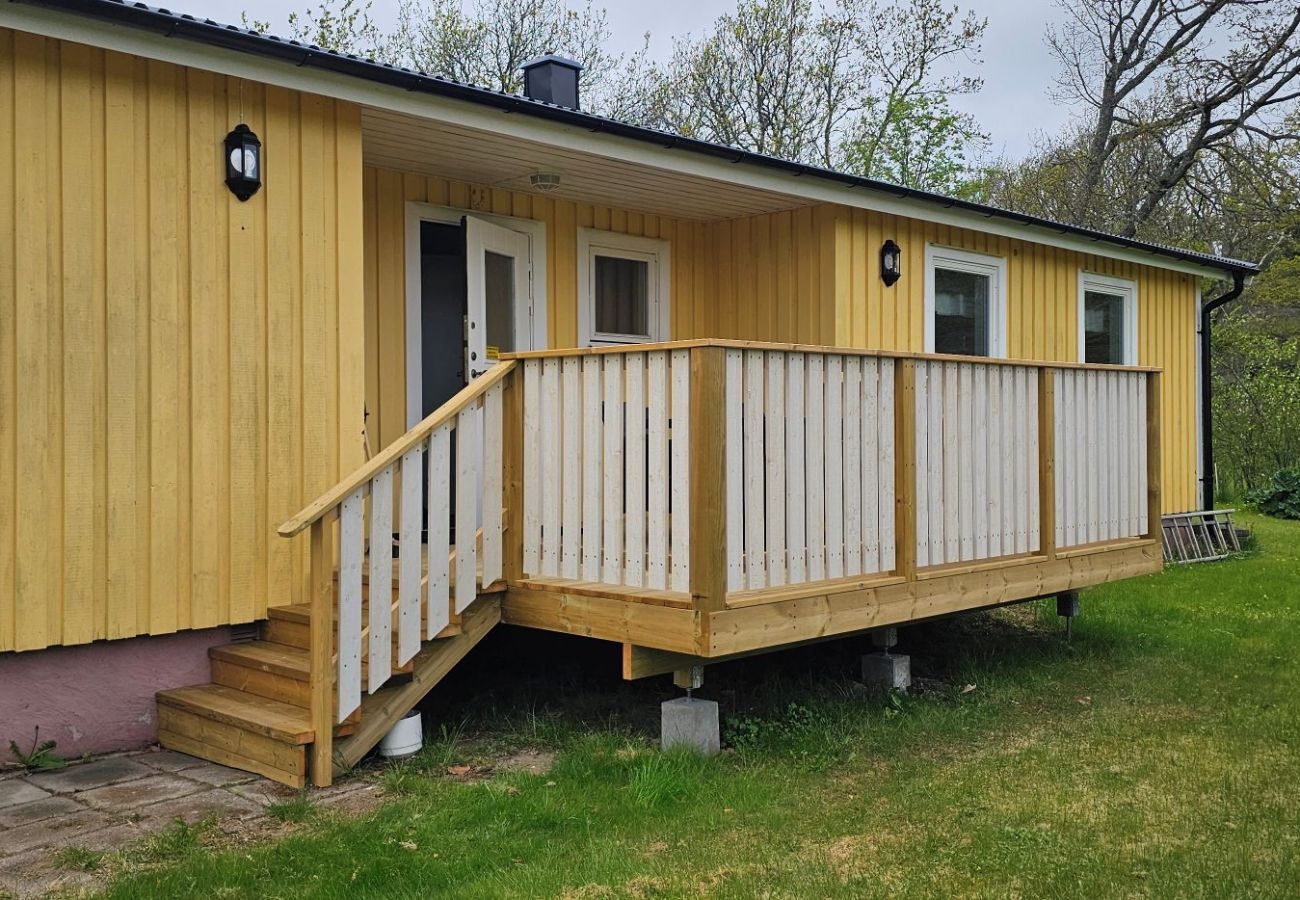 Stuga i Varekil - Hundvänligt hus i Hjälmvik med havsglimt | SE09114