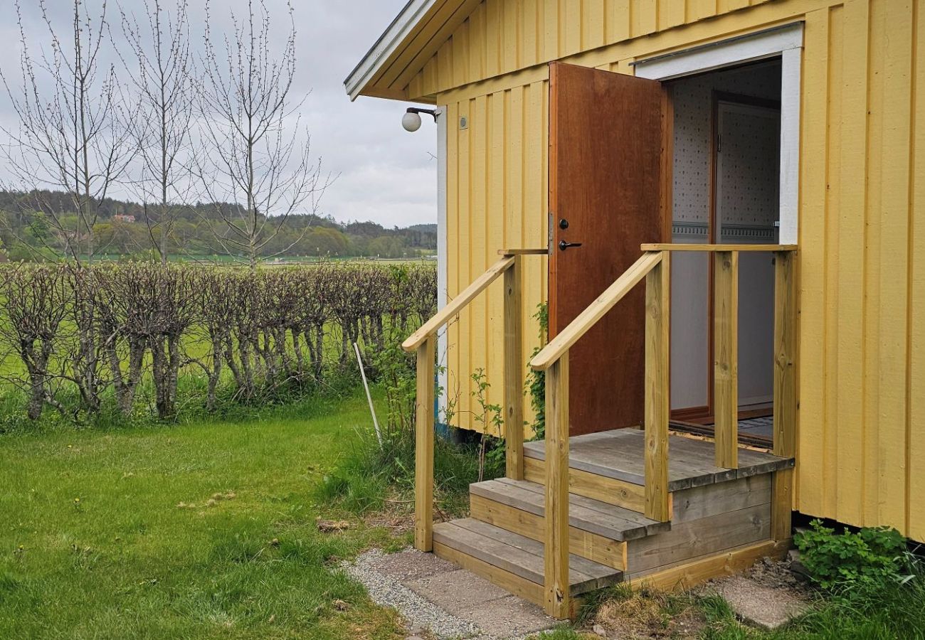 Stuga i Varekil - Hundvänligt hus i Hjälmvik med havsglimt | SE09114