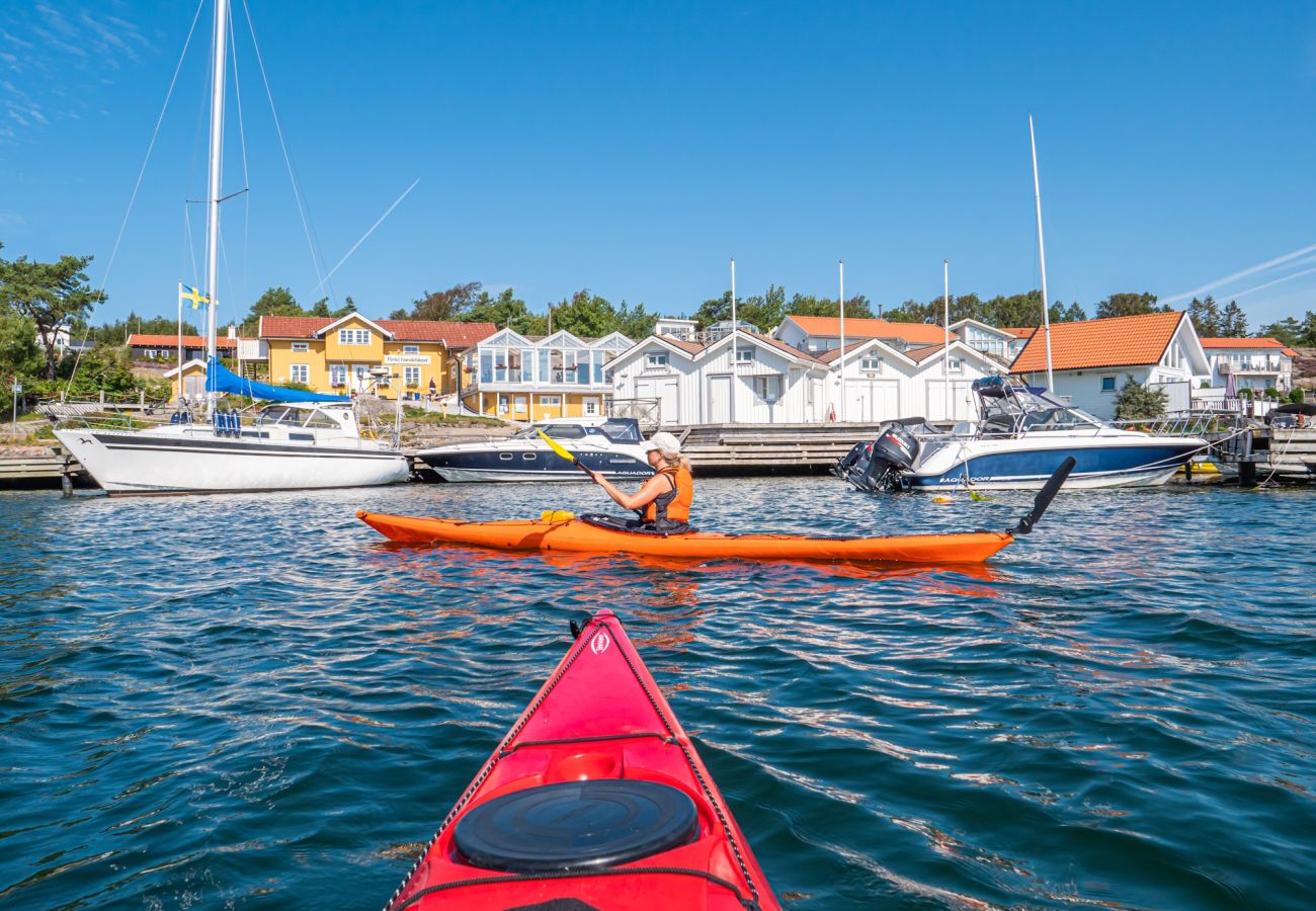 Stuga i Varekil - Hundvänligt hus i Hjälmvik med havsglimt | SE09114