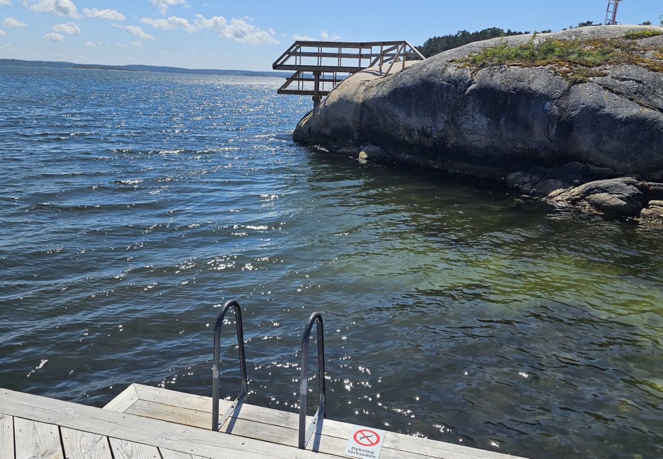 Stuga i Höviksnäs - Charmig stuga i Höviksnäs bara 500m från havet | SE09116