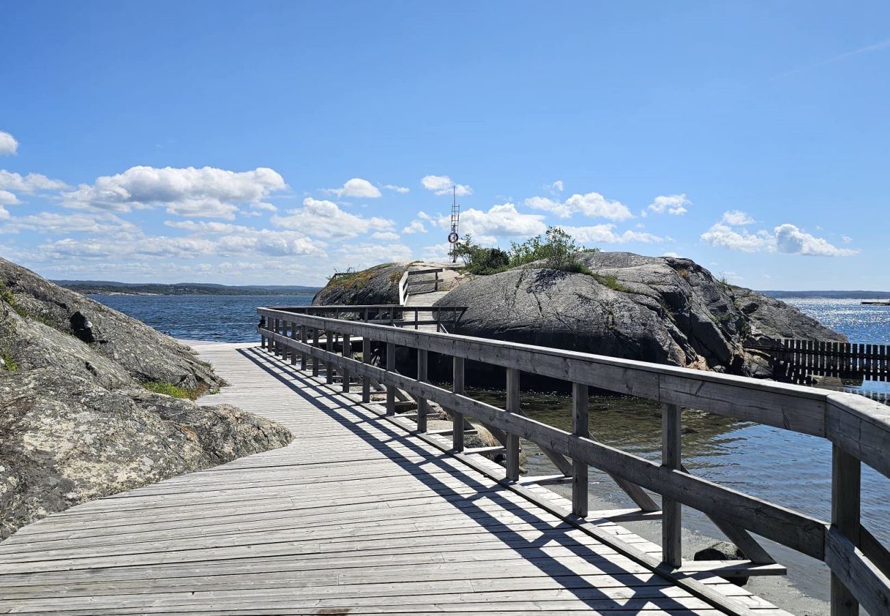 Stuga i Höviksnäs - Charmig stuga i Höviksnäs bara 500m från havet | SE09116