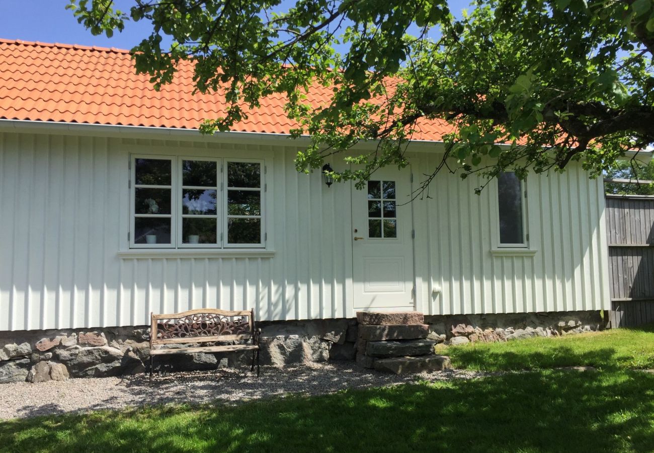 Stuga i Höviksnäs - Charmig stuga i Höviksnäs bara 500m från havet | SE09116