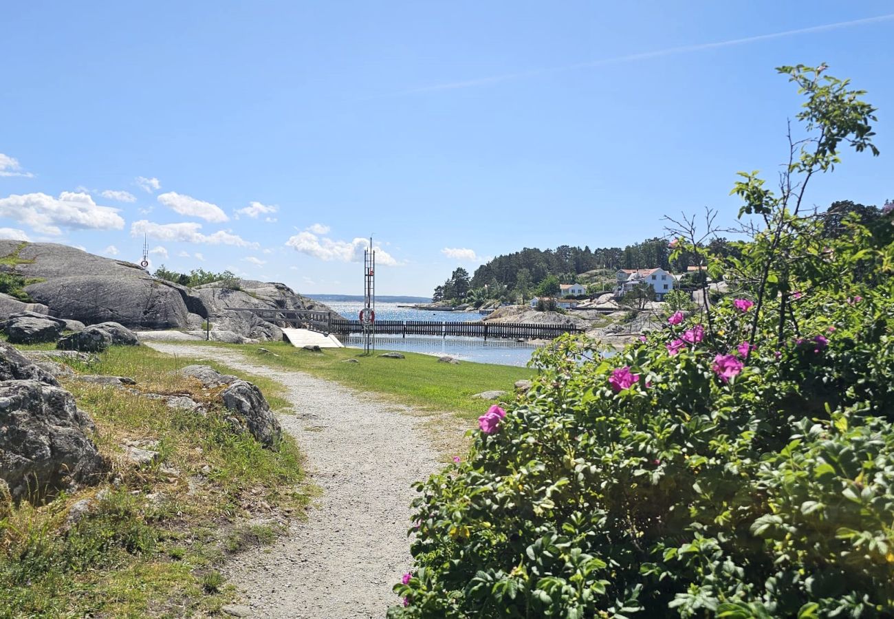 Stuga i Höviksnäs - Charmig stuga i Höviksnäs bara 500m från havet | SE09116