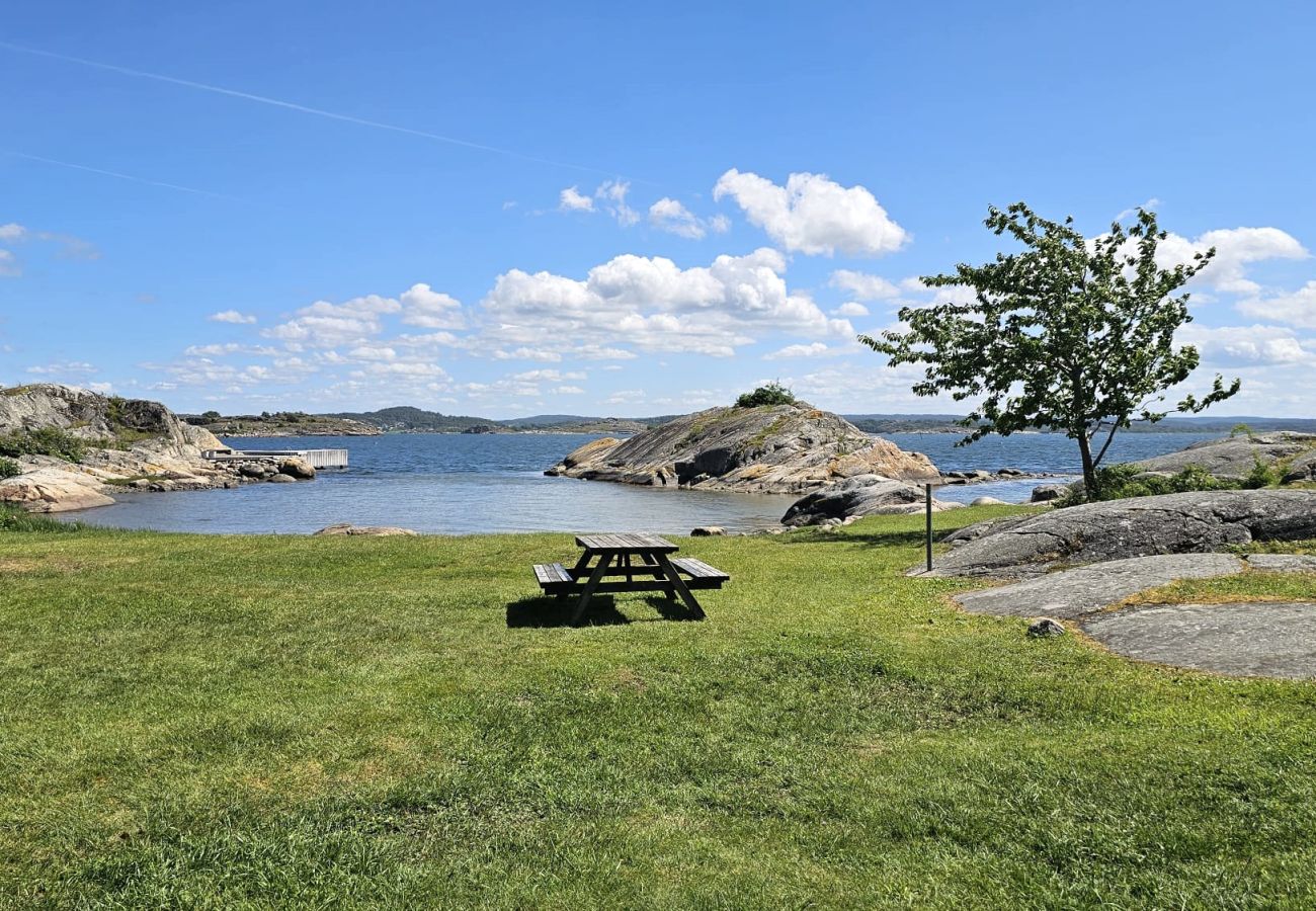 Stuga i Höviksnäs - Charmig stuga i Höviksnäs bara 500m från havet | SE09116