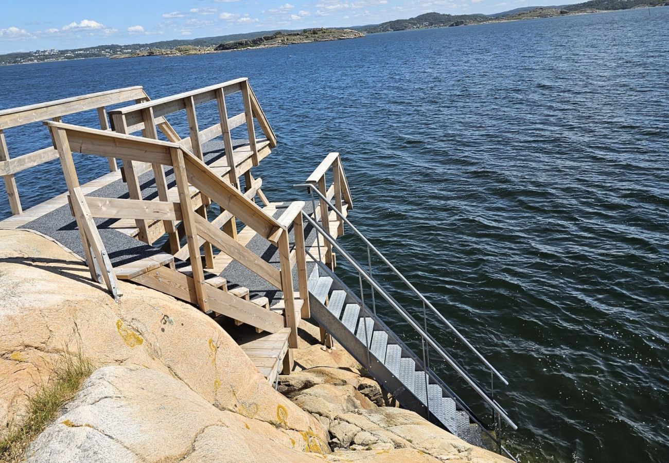 Stuga i Höviksnäs - Charmig stuga i Höviksnäs bara 500m från havet | SE09116