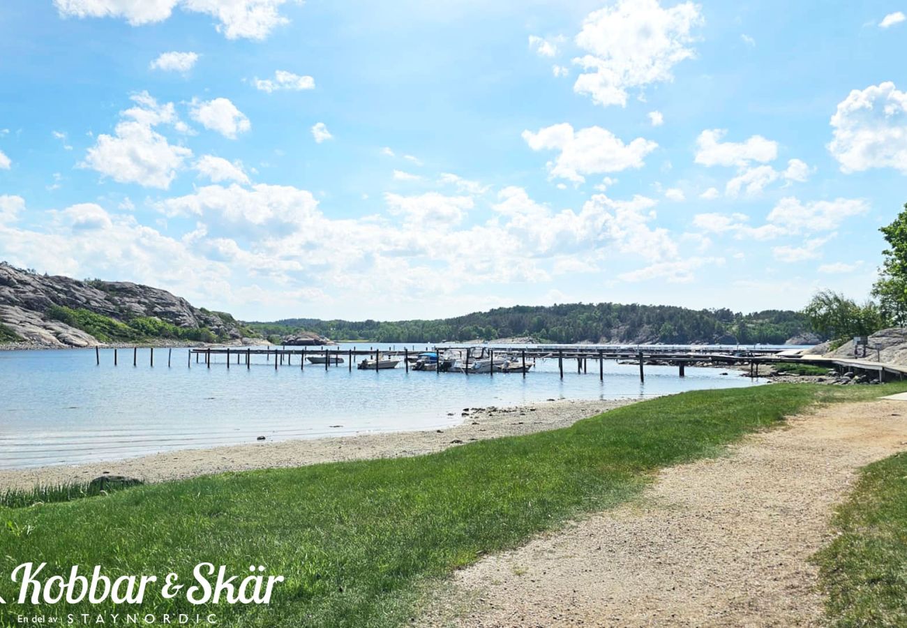 Stuga i Hjälteby - Stuga med naturtomt och bastu på Mjörn | SE09134