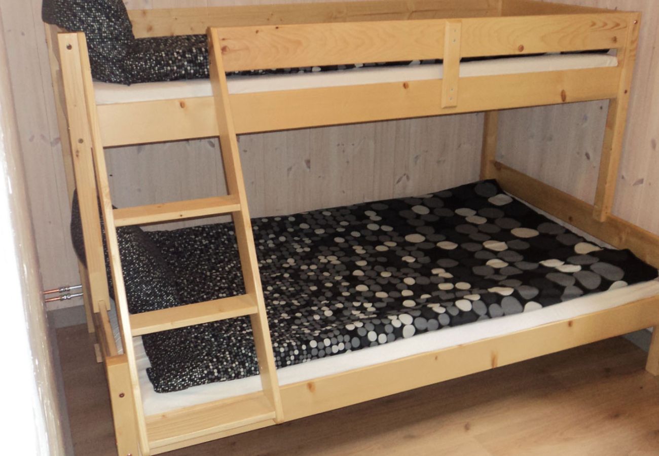 Stuga i Målilla - Välkommen till vårt hus vid sjön Flaten | SE05099