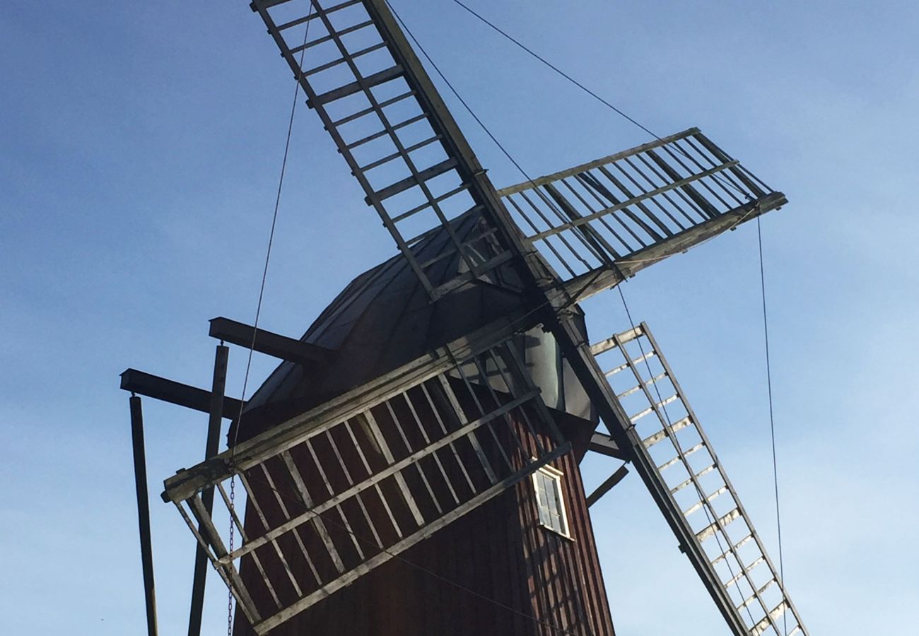 Stuga i Varekil - Välvårdat hus med bastu, biljardbord och 650 meter till badplats | SE09135