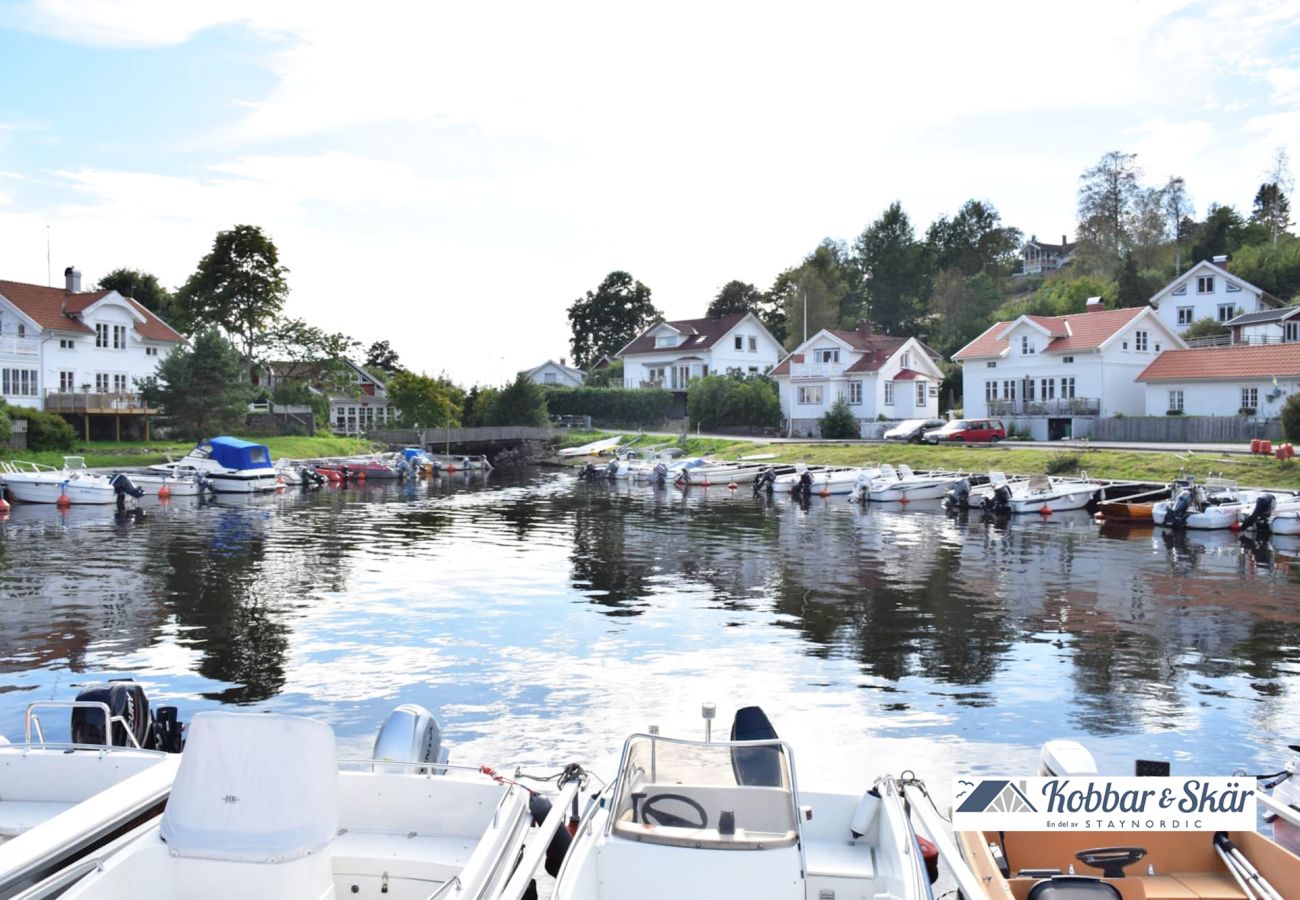Stuga i Henån - Charmiga stugor i lugnt skogsläge nära havet | SE09136
